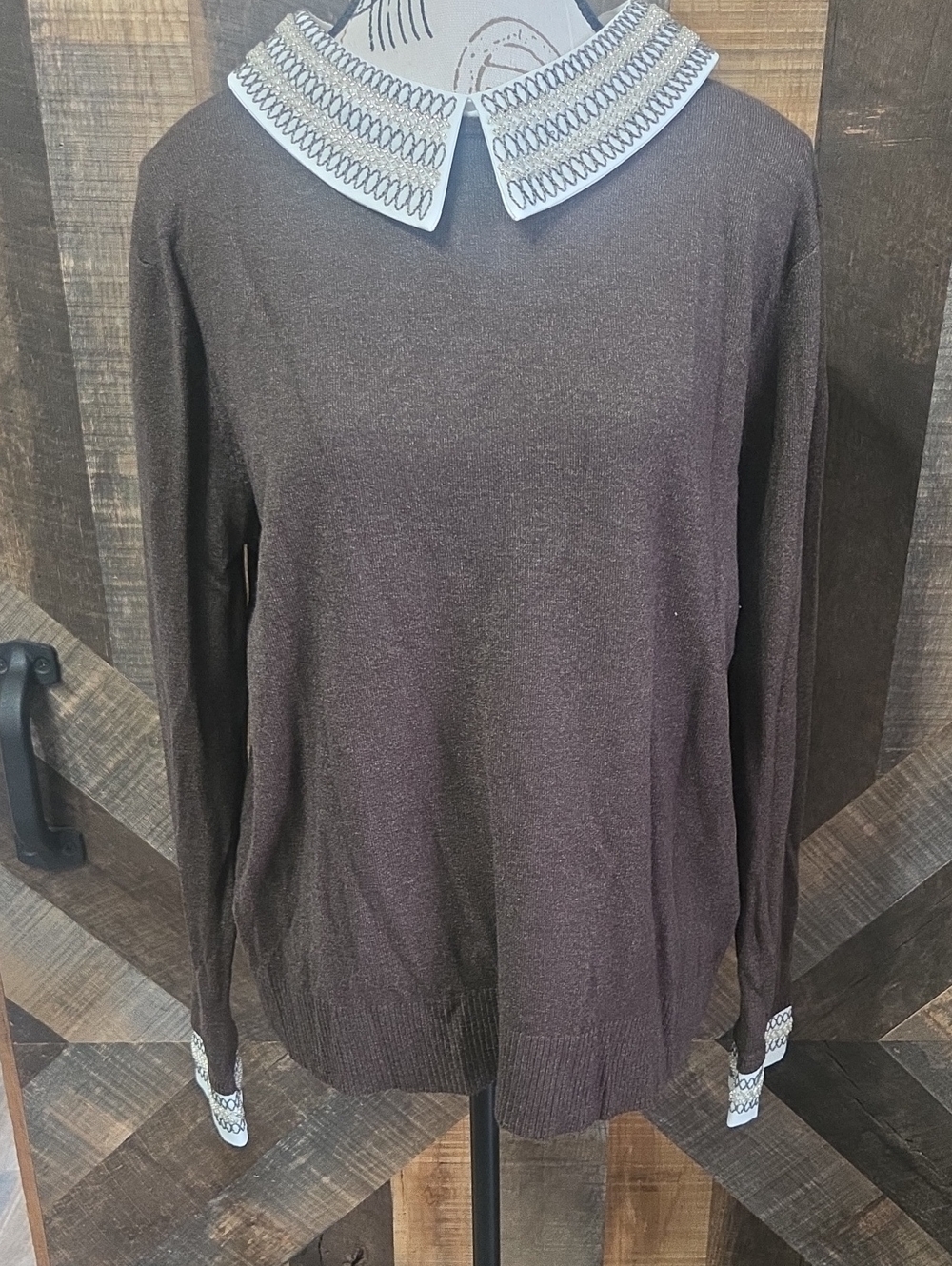 Sioni Brown Sweater with White Decorative Collar